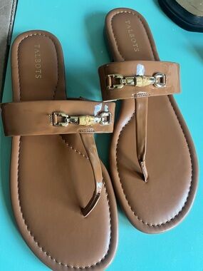 Talbots Tan Patent Leather Thong Sandals with Gold Hardware